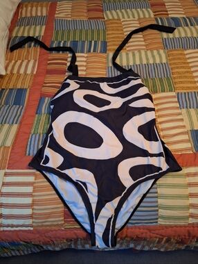 Shein NWOT Swim Oasis Black & Cream Swirl One-Piece W/ Sarong Women's Size 3XL